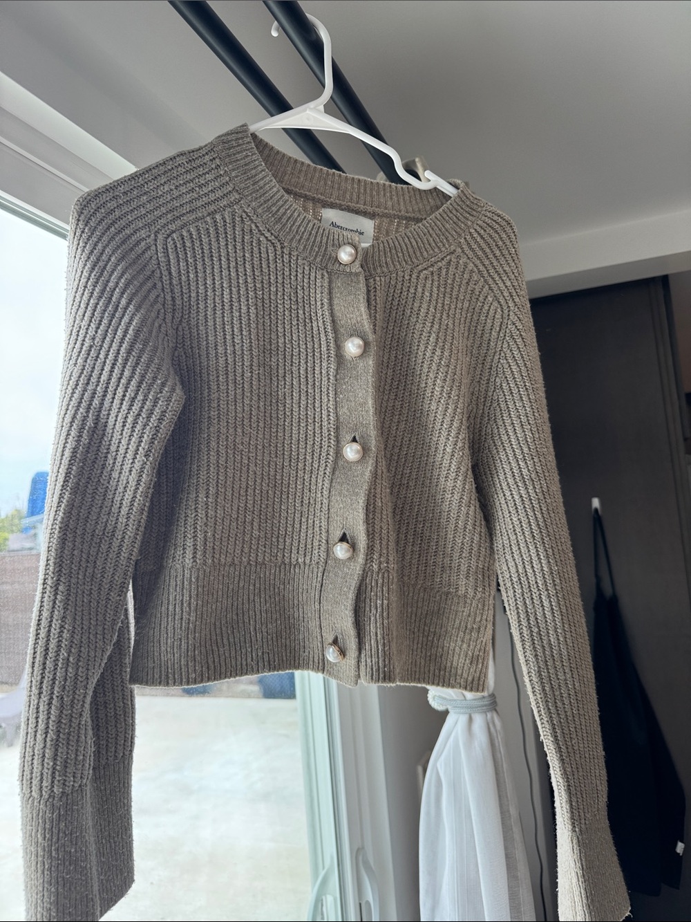 Abercrombie & Fitch Pearl-Button Ribbed Cardigan - Taupe